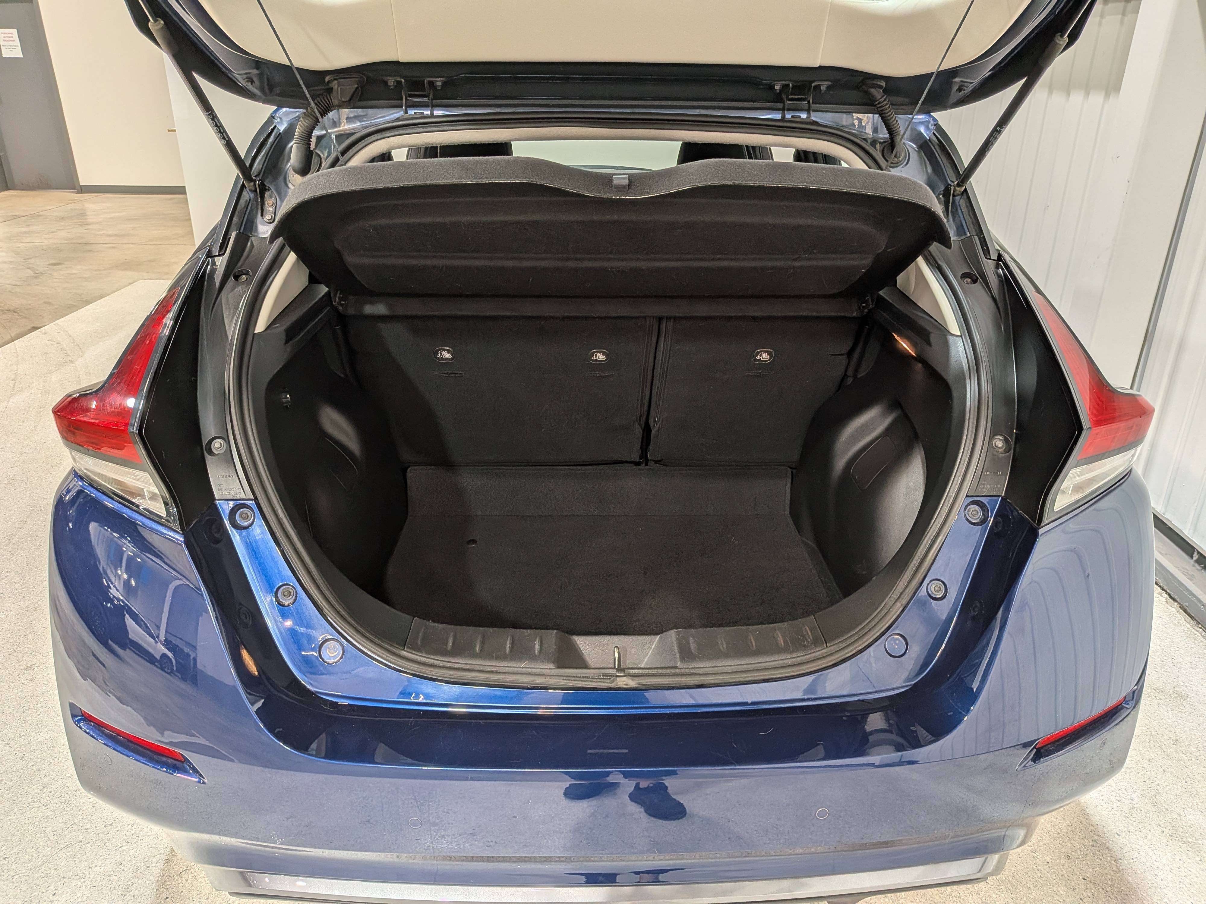 Nissan LEAF 2024