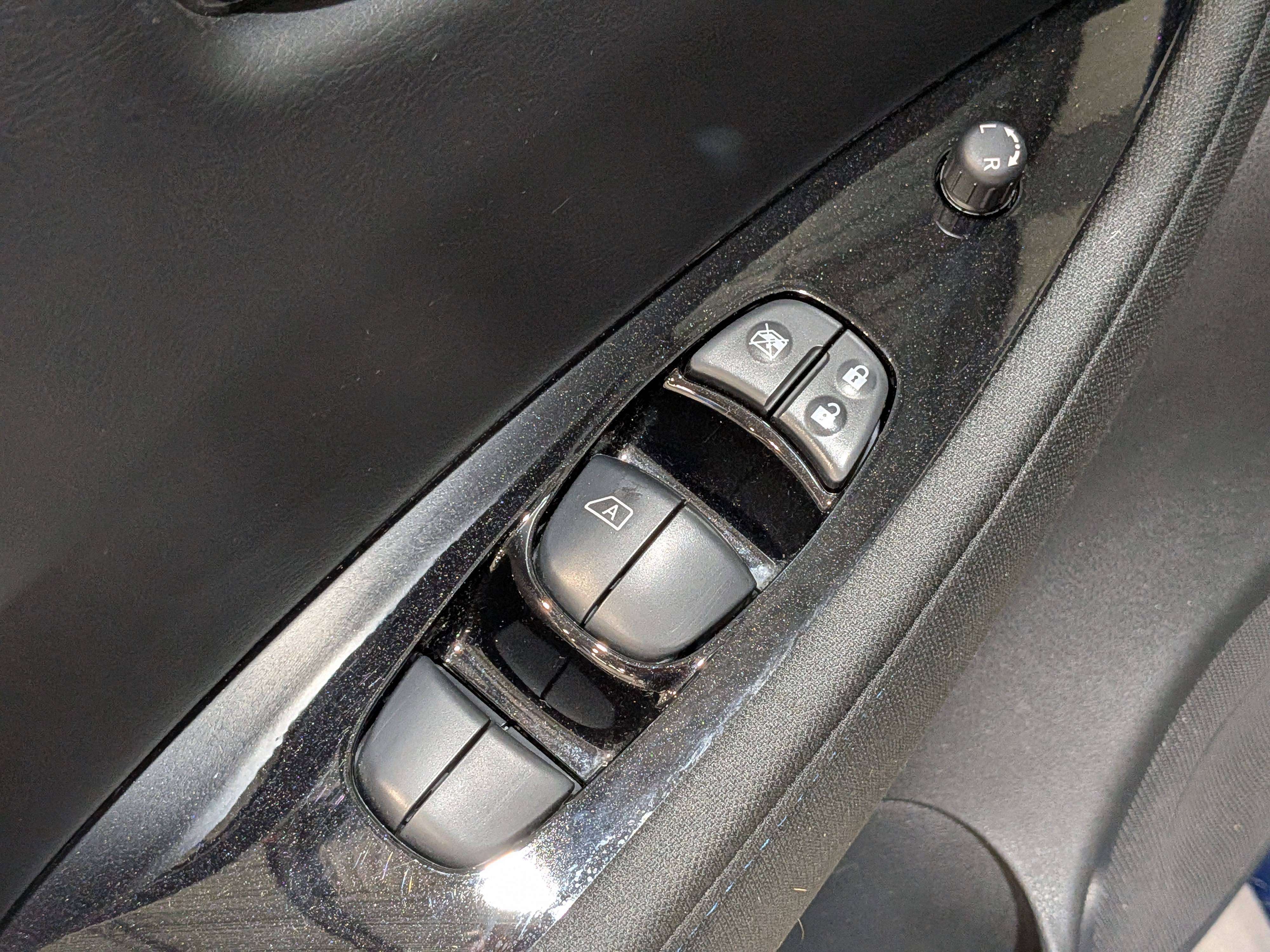 Nissan LEAF 2024
