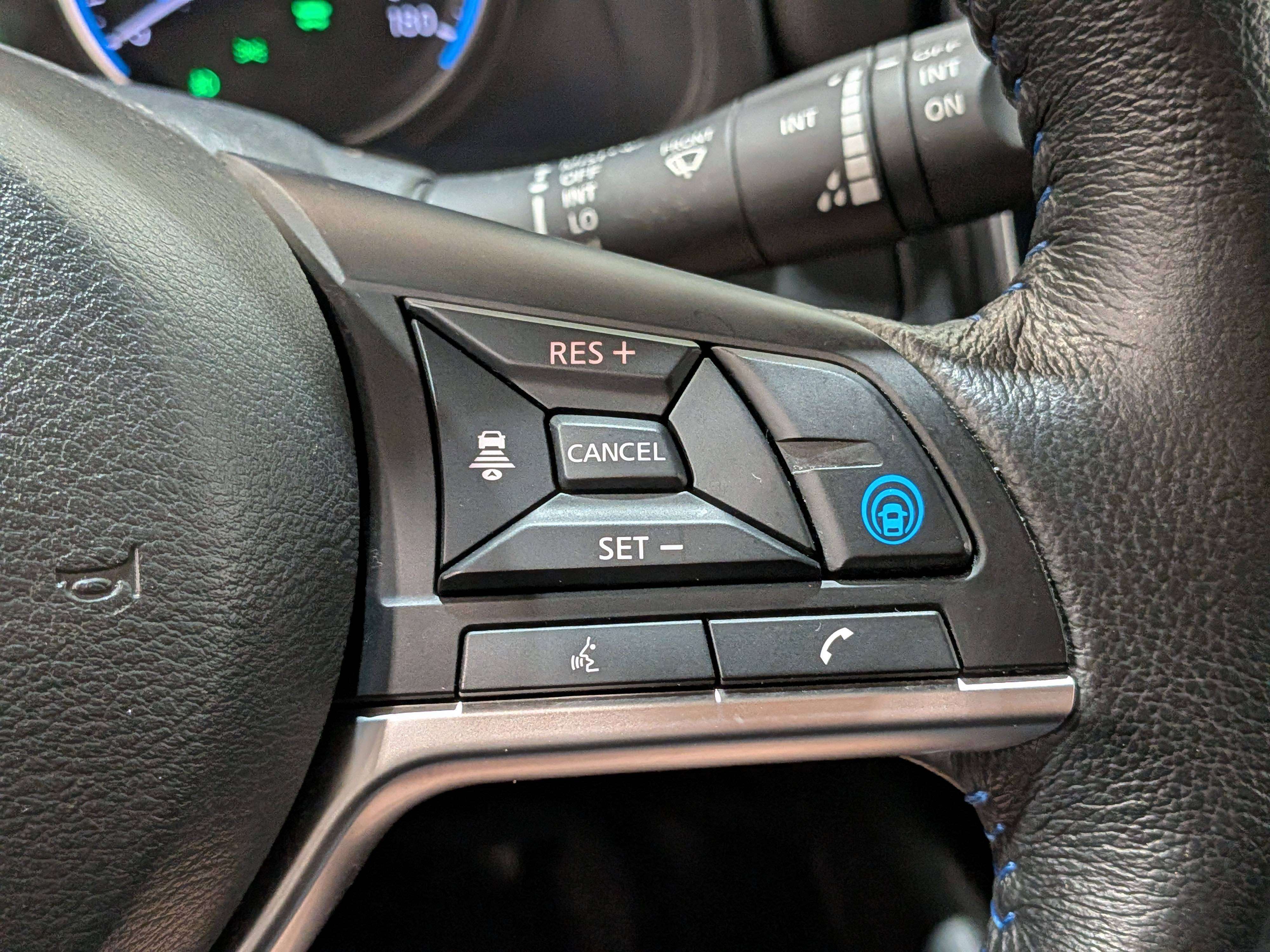 Nissan LEAF 2024