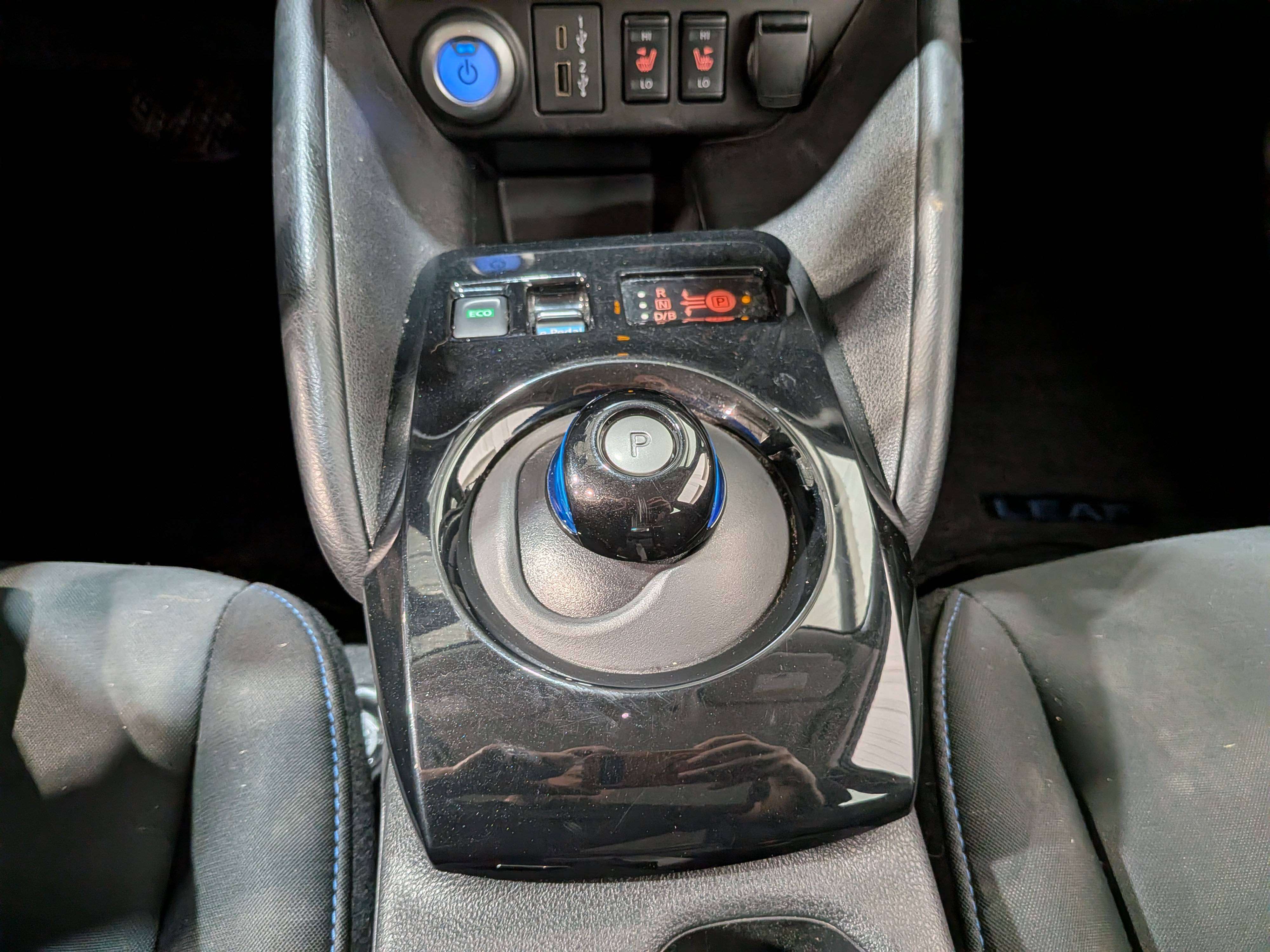 Nissan LEAF 2024