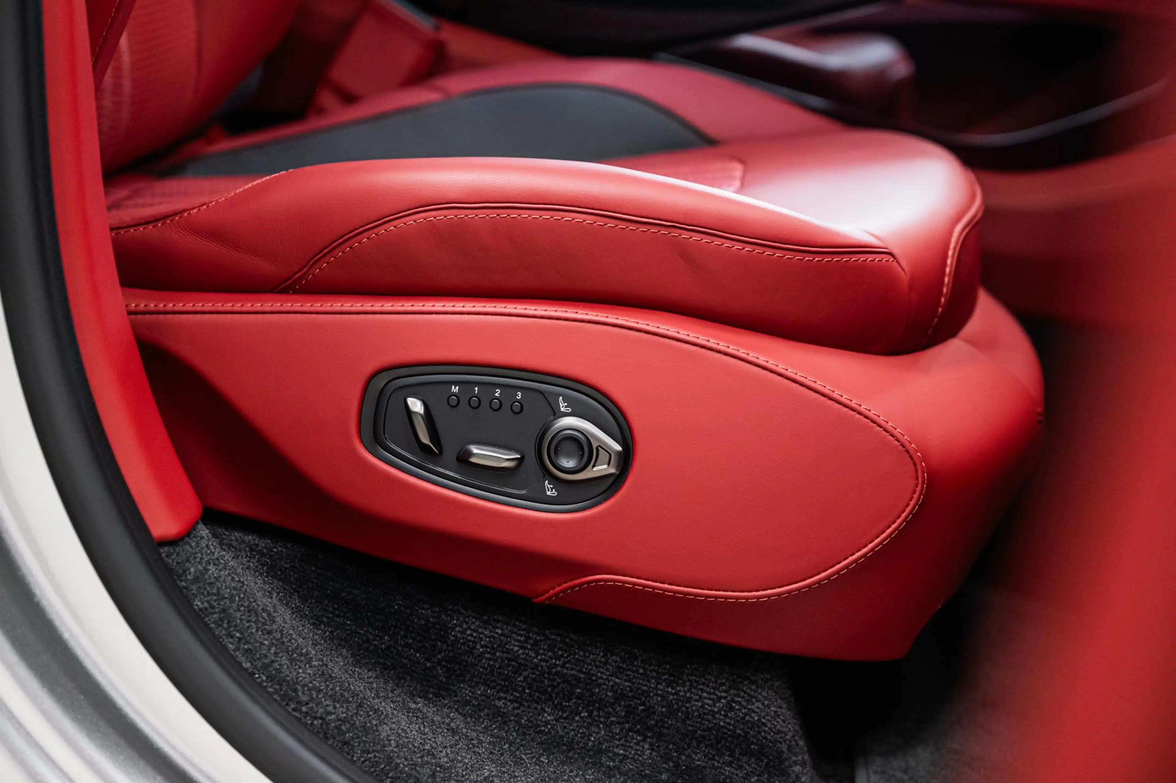 Aston Martin DBX 707 | MY2025 | Incl. BPM | — photo 10