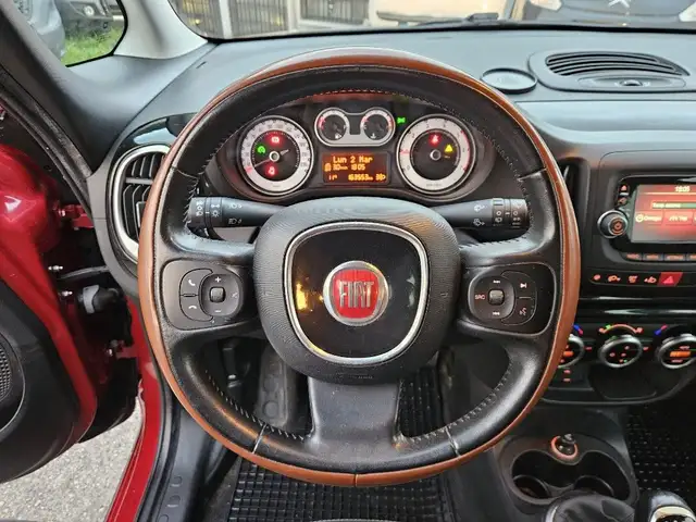 Fiat 500L view 13