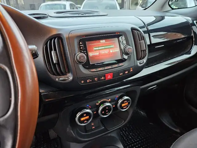 Fiat 500L view 12