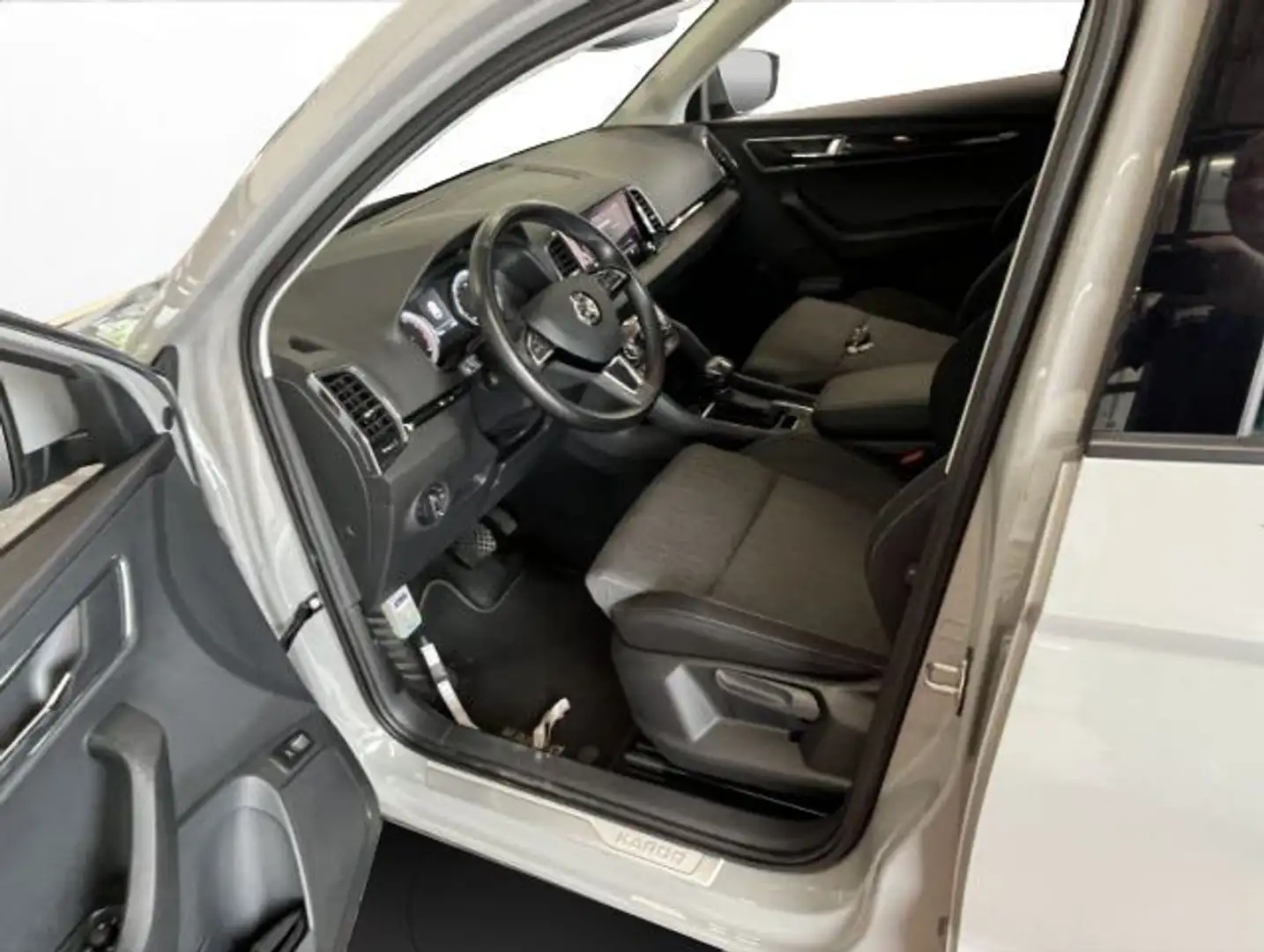 Skoda Karoq 1.5 TSI DSG AHK SiHz LED Kessy Klima Grijs - 2