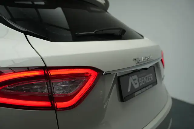 Maserati Levante view 15