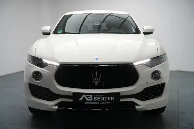 Maserati Levante view 3