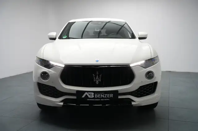 Maserati Levante view 4
