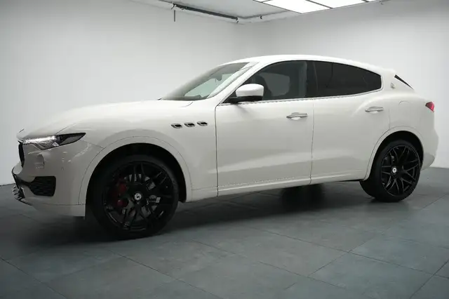 Maserati Levante view 6