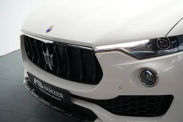 Maserati Levante view 7