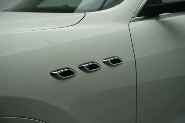 Maserati Levante view 9