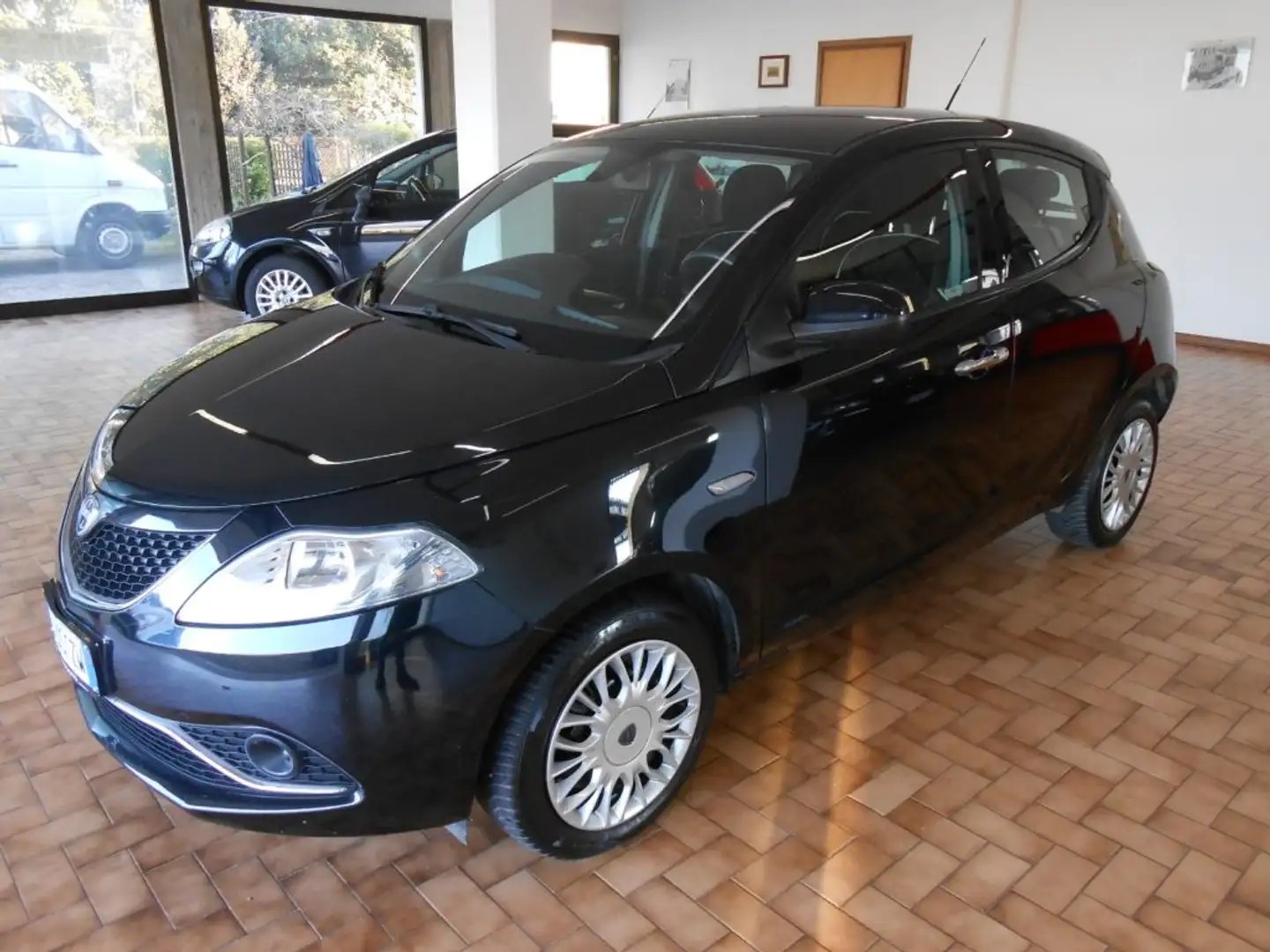 Lancia Ypsilon 1.2 69 CV PREZZO PROMO! Nero - 1