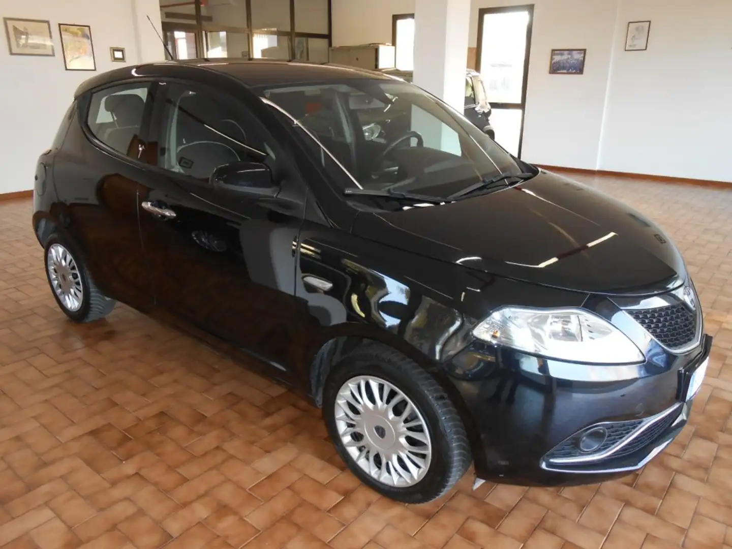 Lancia Ypsilon 1.2 69 CV PREZZO PROMO! Nero - 2