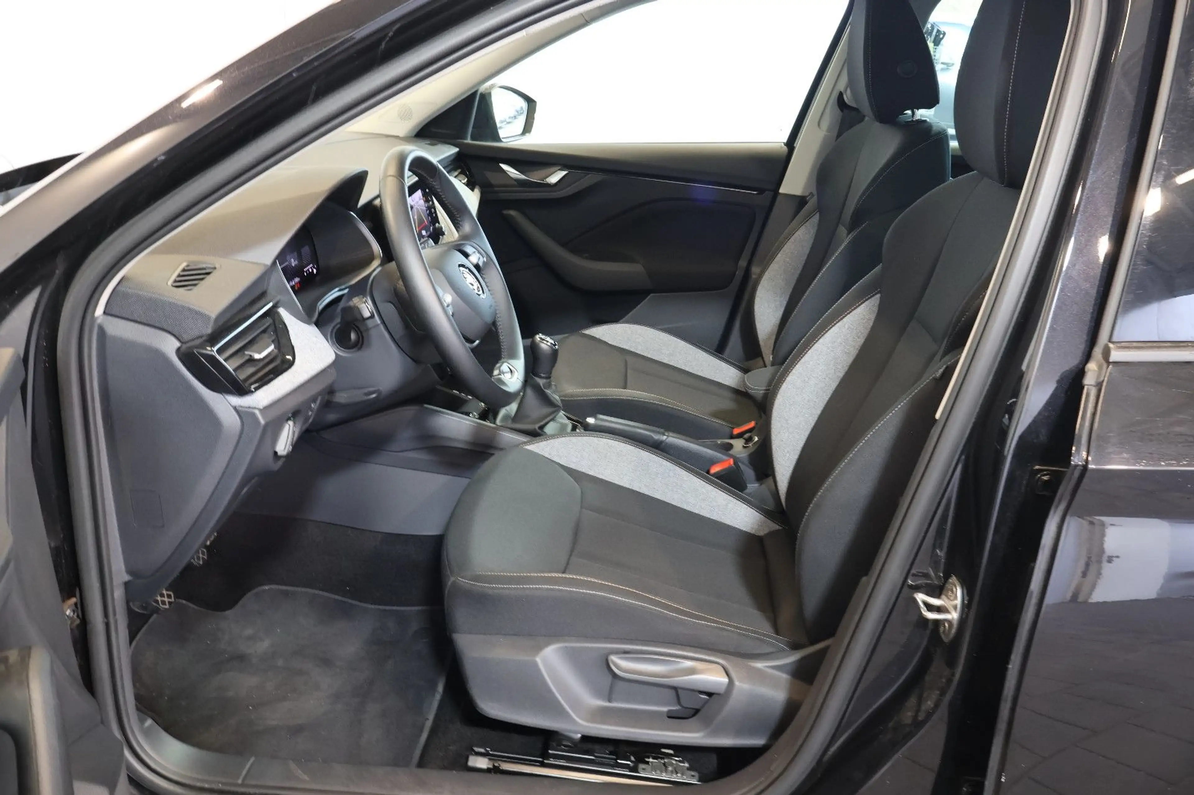 Skoda Kamiq 1.0 TSI Selection AID+KEY+KAM+LED+CARPLAY — photo 11