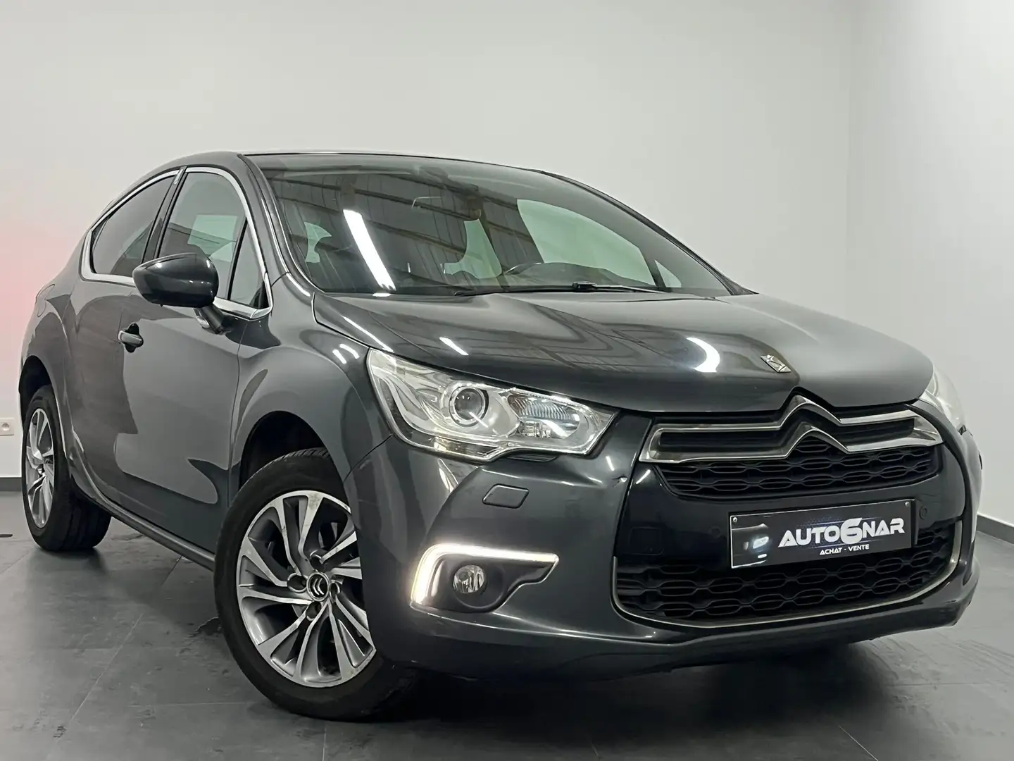 Citroen DS4 DS4 2.0 HDi - Airco - Navi - Xenon - Carnet Gris - 1