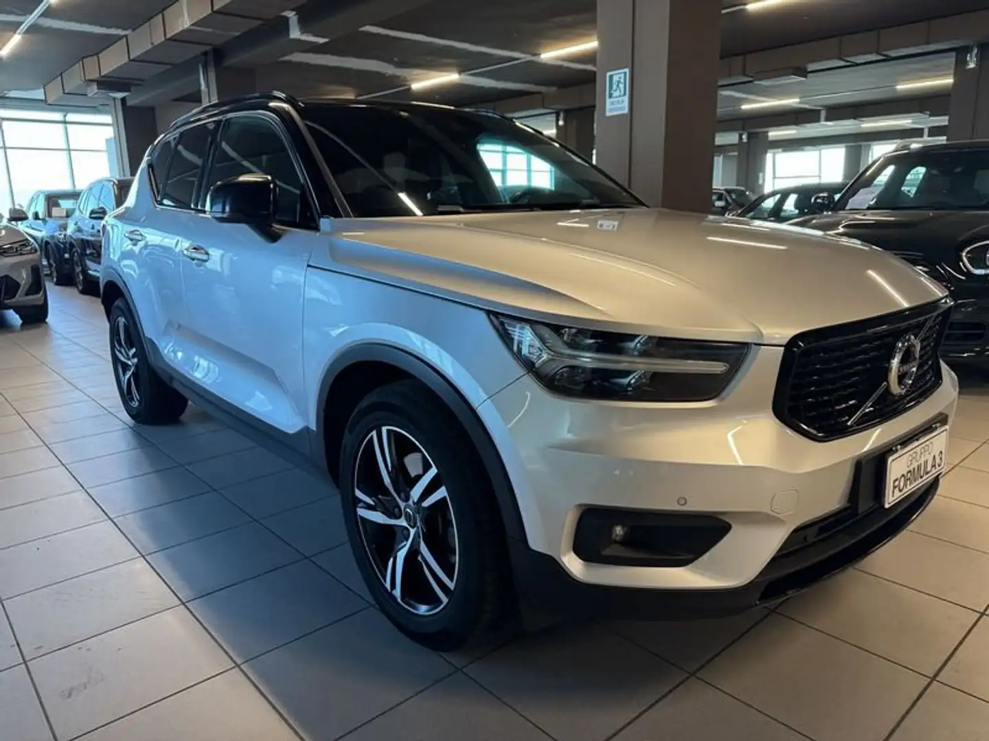 Volvo XC40 T4 Geartronic R-design Grigio - 2