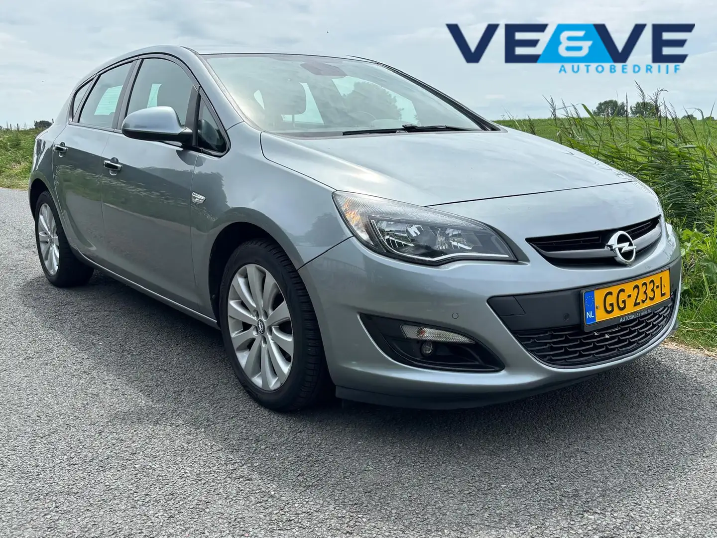 Opel Astra 1.4 Turbo Cosmo Grijs - 1