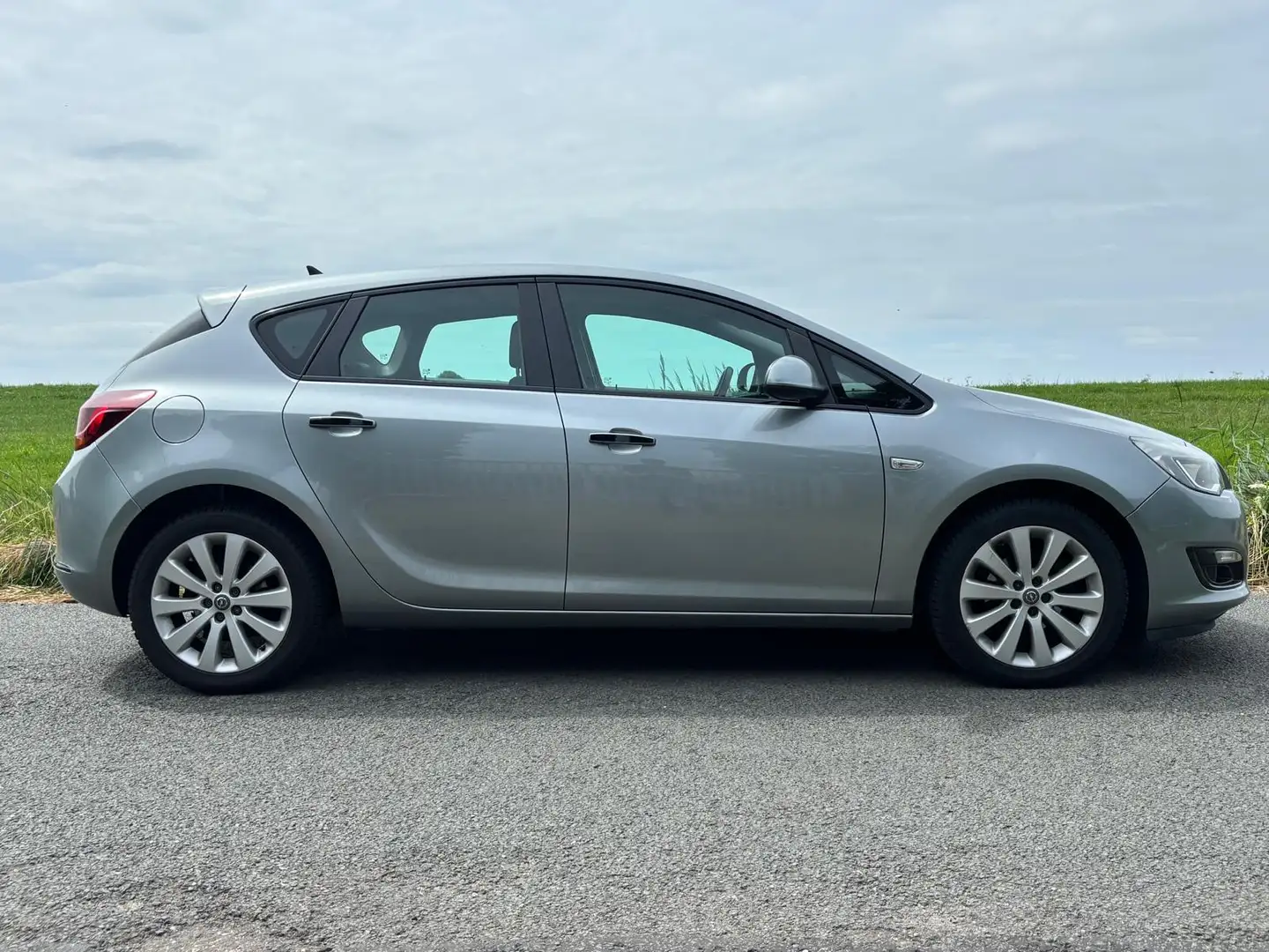 Opel Astra 1.4 Turbo Cosmo Gris - 2