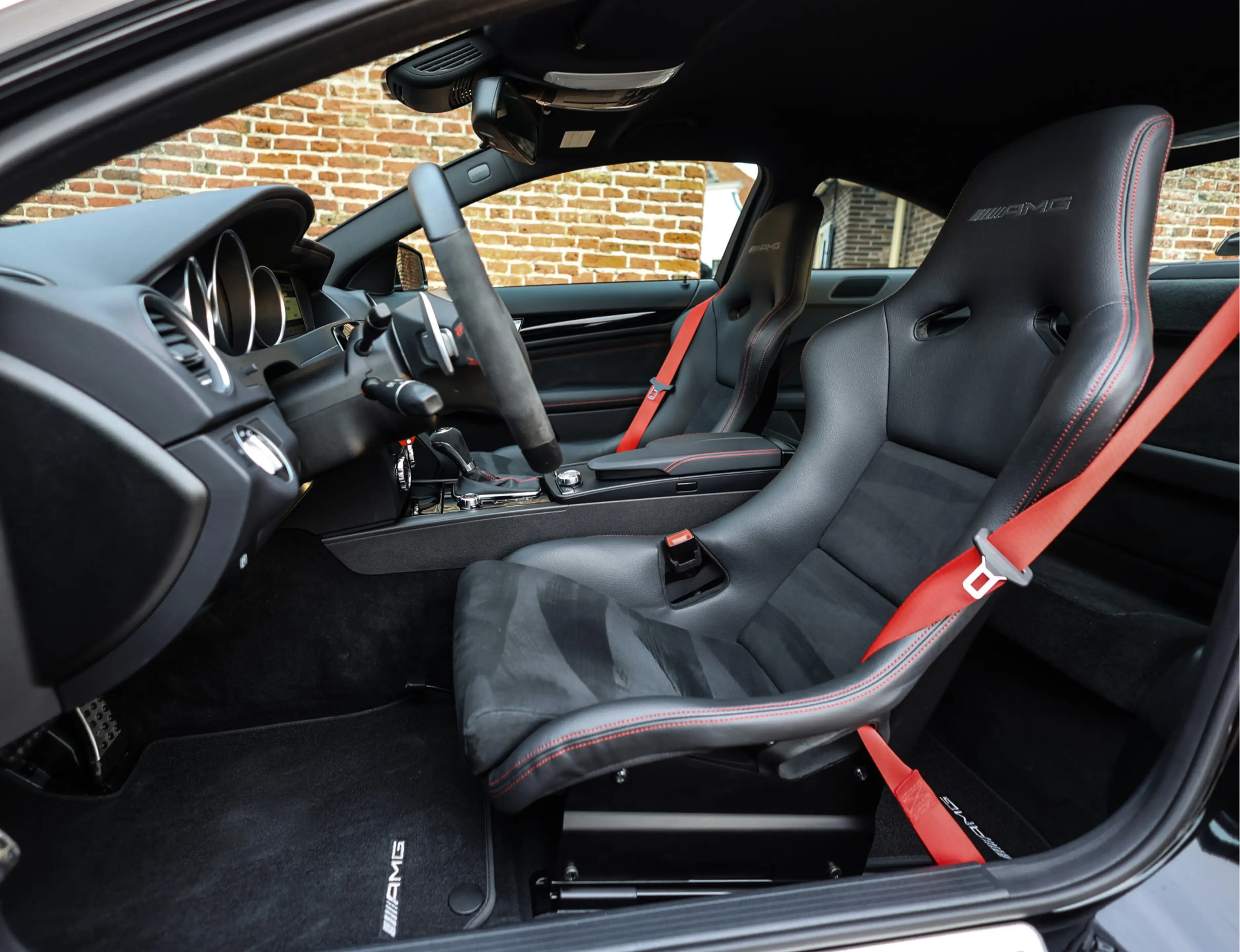 Mercedes-Benz C 63 AMG Coupé Black Series — photo 39