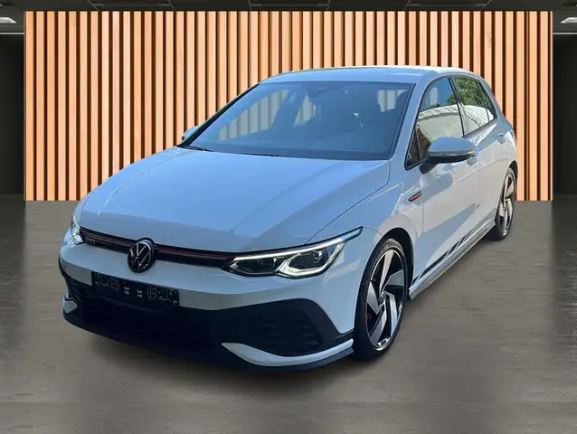 Volkswagen Golf view 2