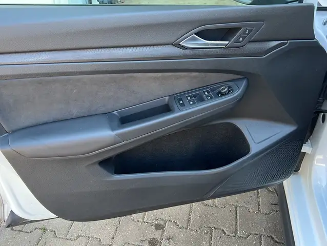 Volkswagen Golf view 9