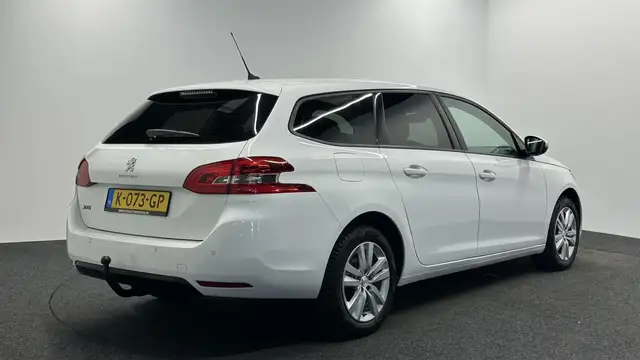 Peugeot 308 SW view 2