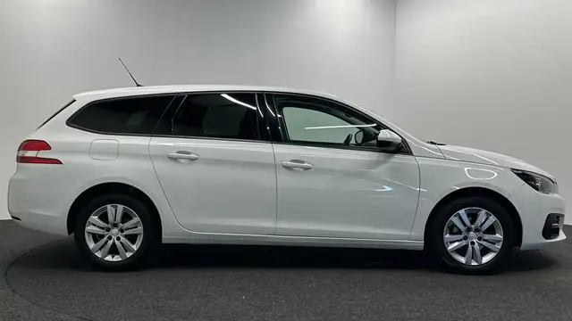 Peugeot 308 SW view 12