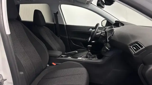 Peugeot 308 SW view 4
