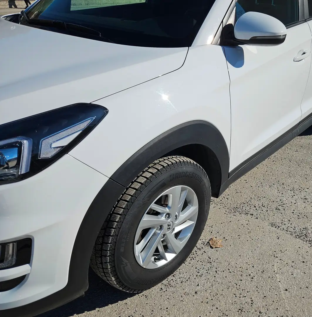 Hyundai TUCSON 1,6 CRDI 4WD Automatik Weiß - 2