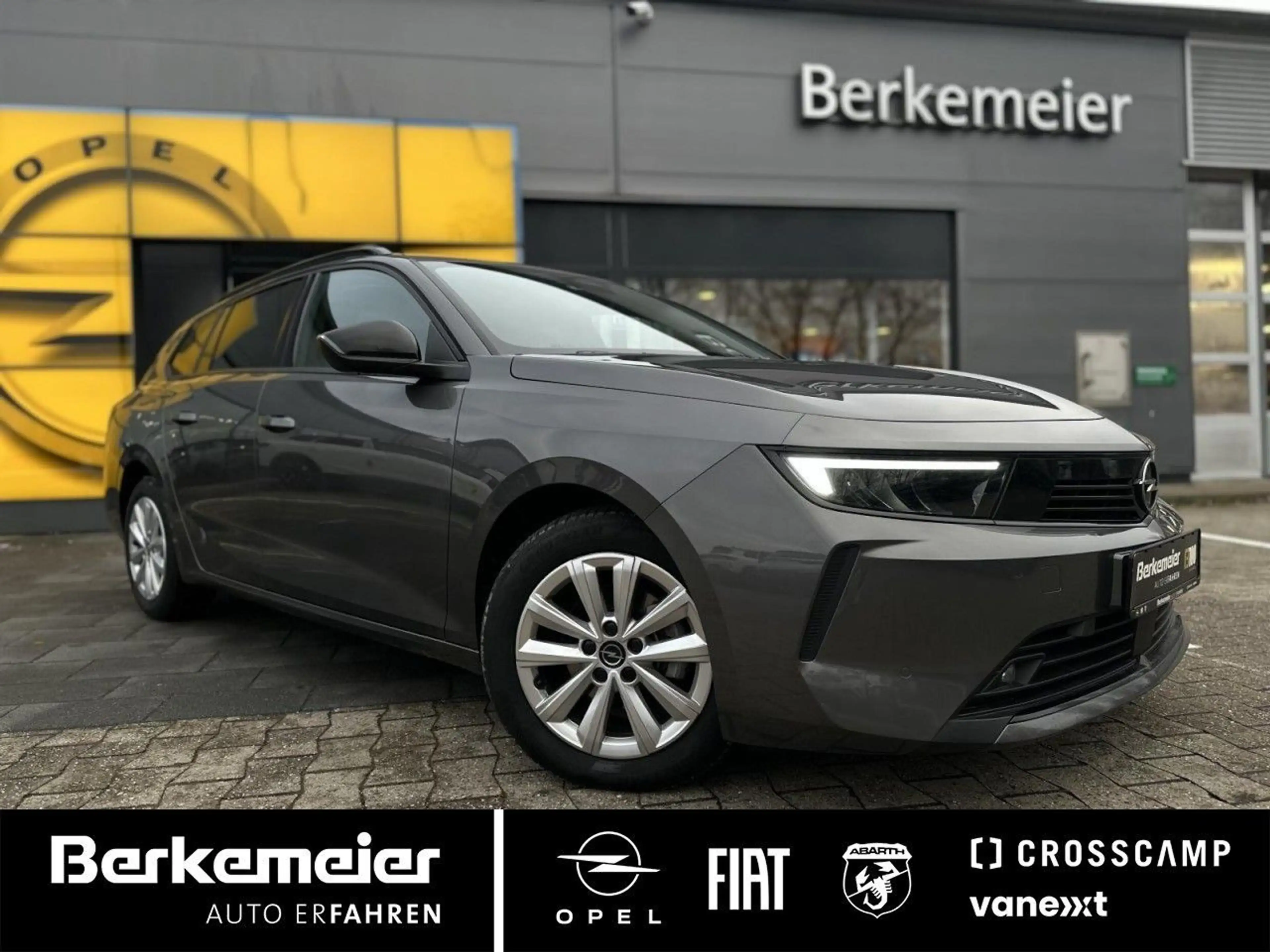Opel Astra ASTRA ST 1.2 Elegance — photo 2