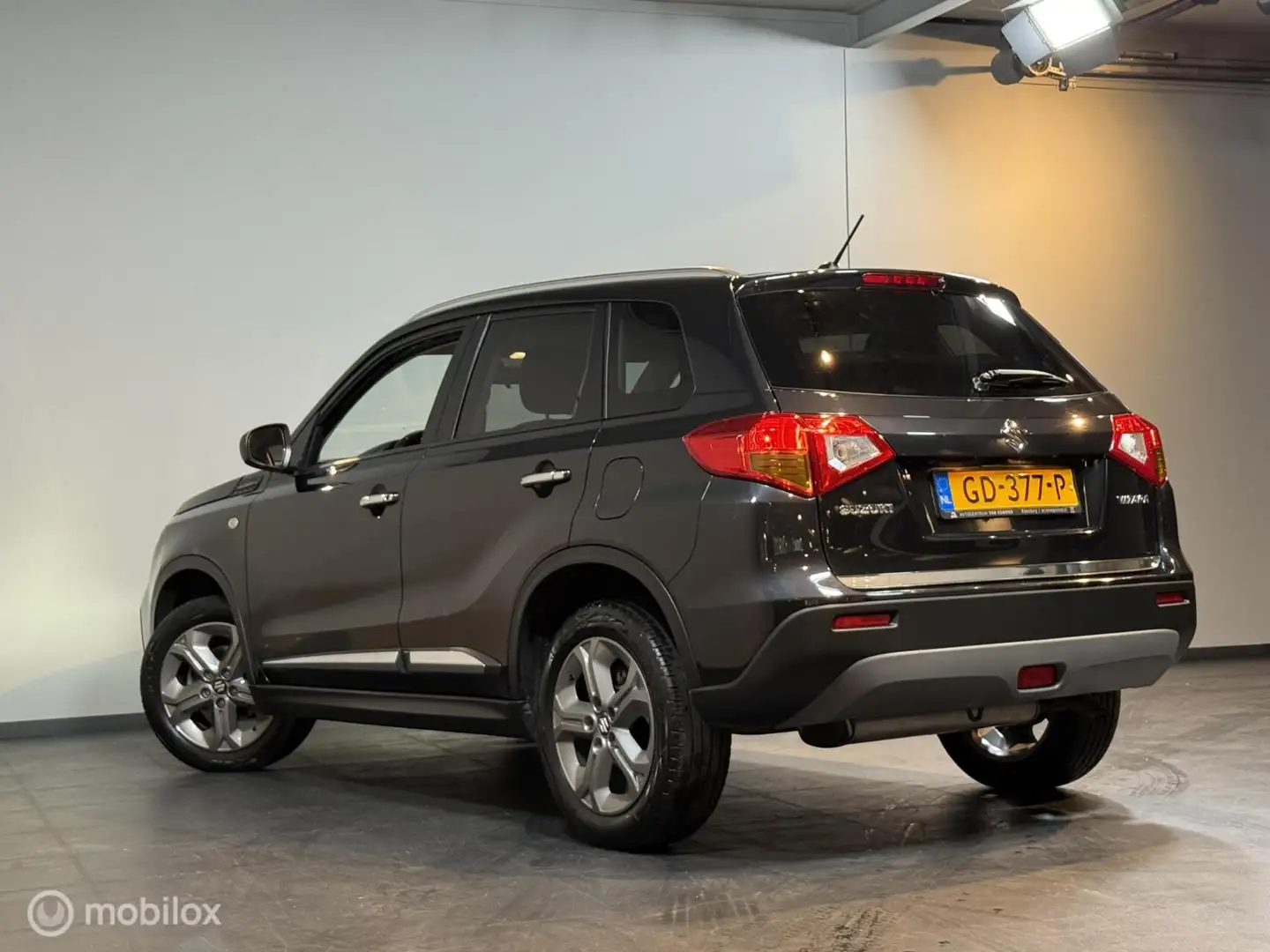 Suzuki Vitara 1.6 Exclusive | CRUISE | CAMERA | STOELVERWAR. Noir - 2