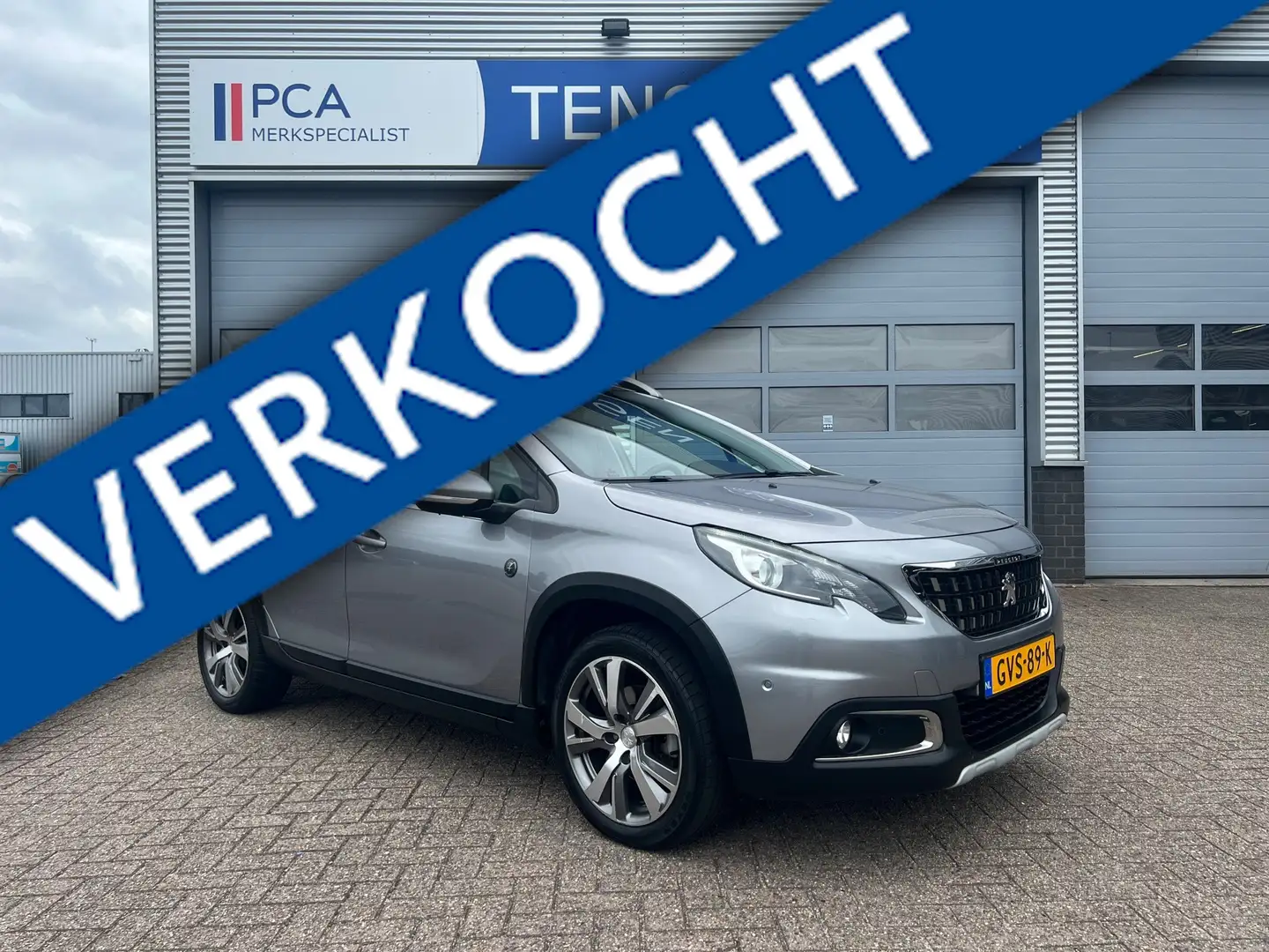 Peugeot 2008 1.2 130PK Crossway |Automaat | Navigatie | Panoram Grijs - 1