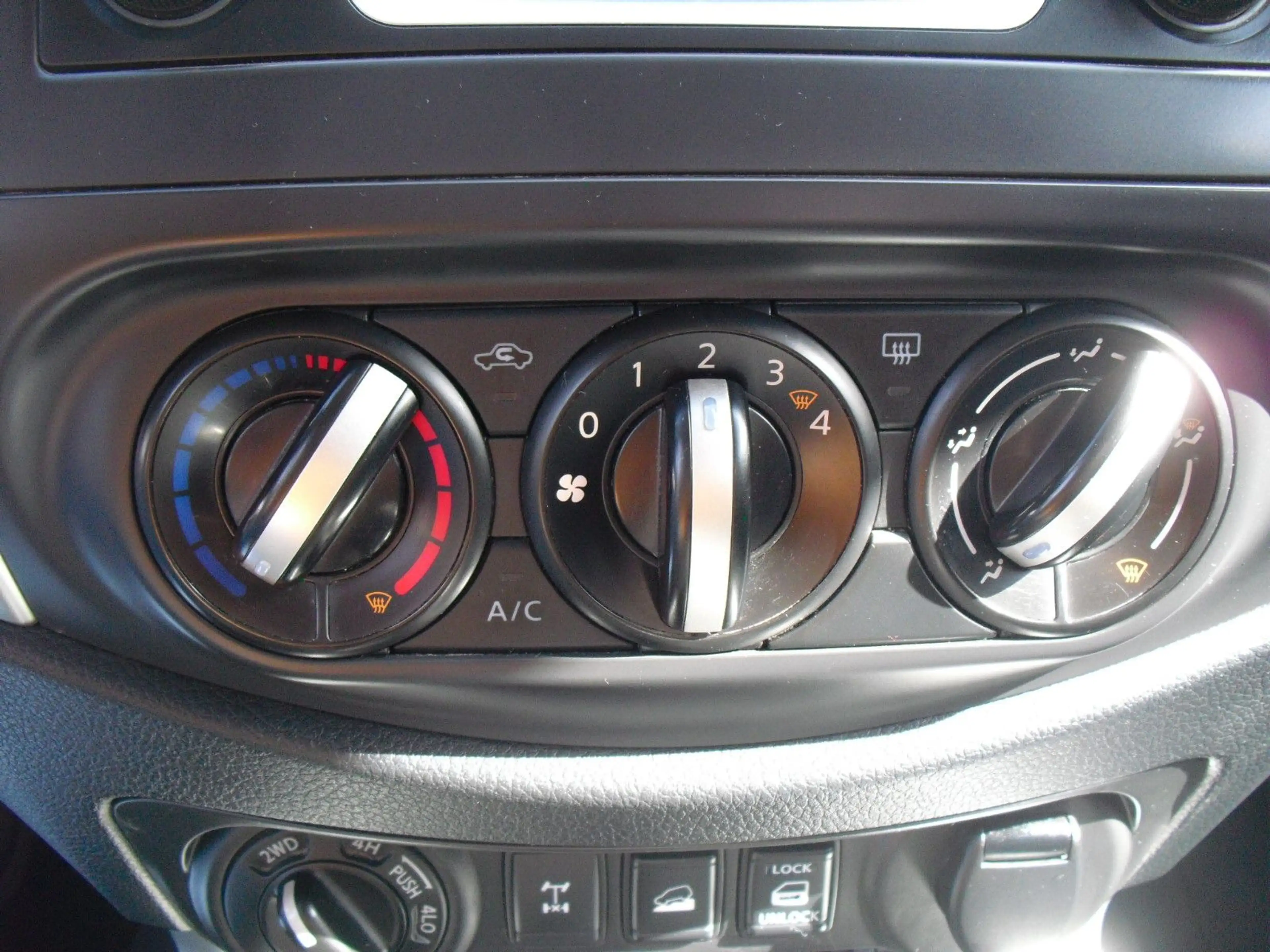 Nissan Navara NP300  King Cab 4x4*1Besitz*AHK — photo 14