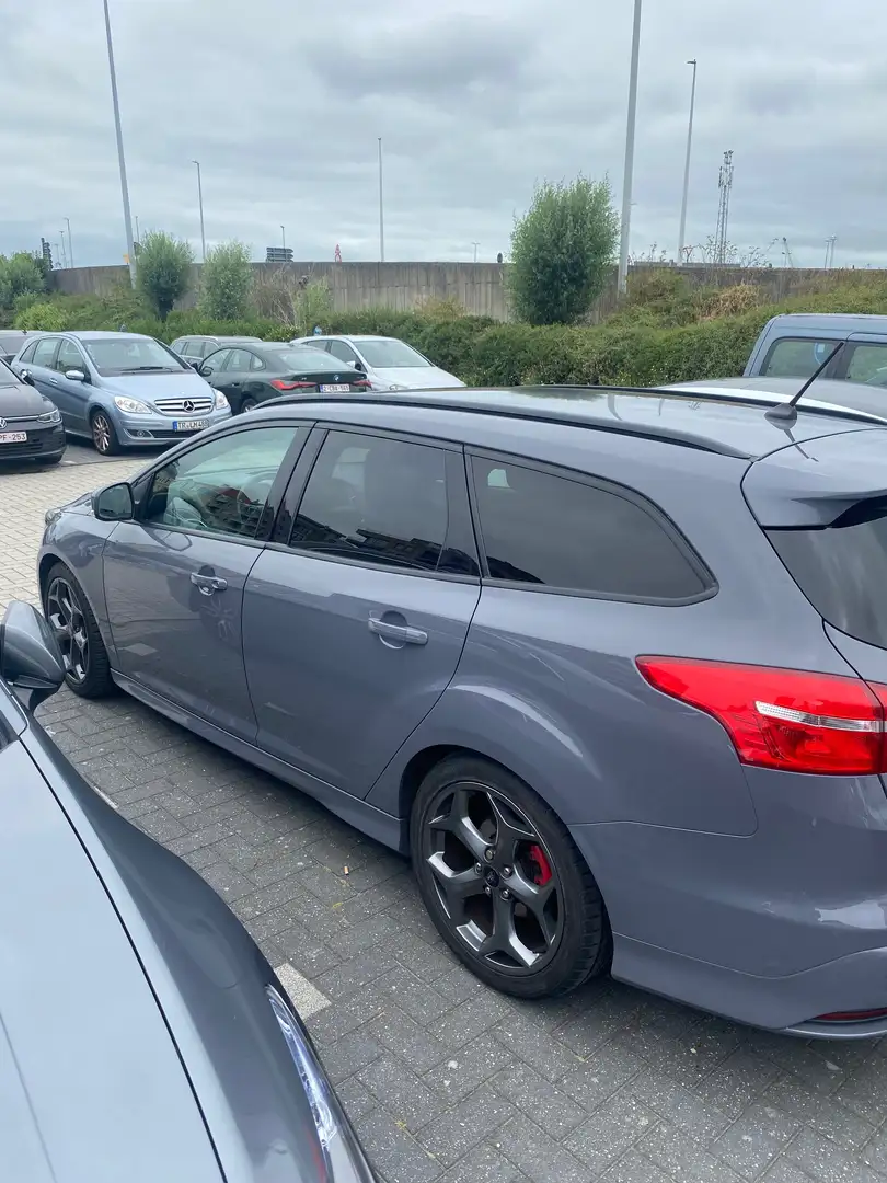 Ford Focus Focus Turnier 2.0 TDCi ST Grijs - 2