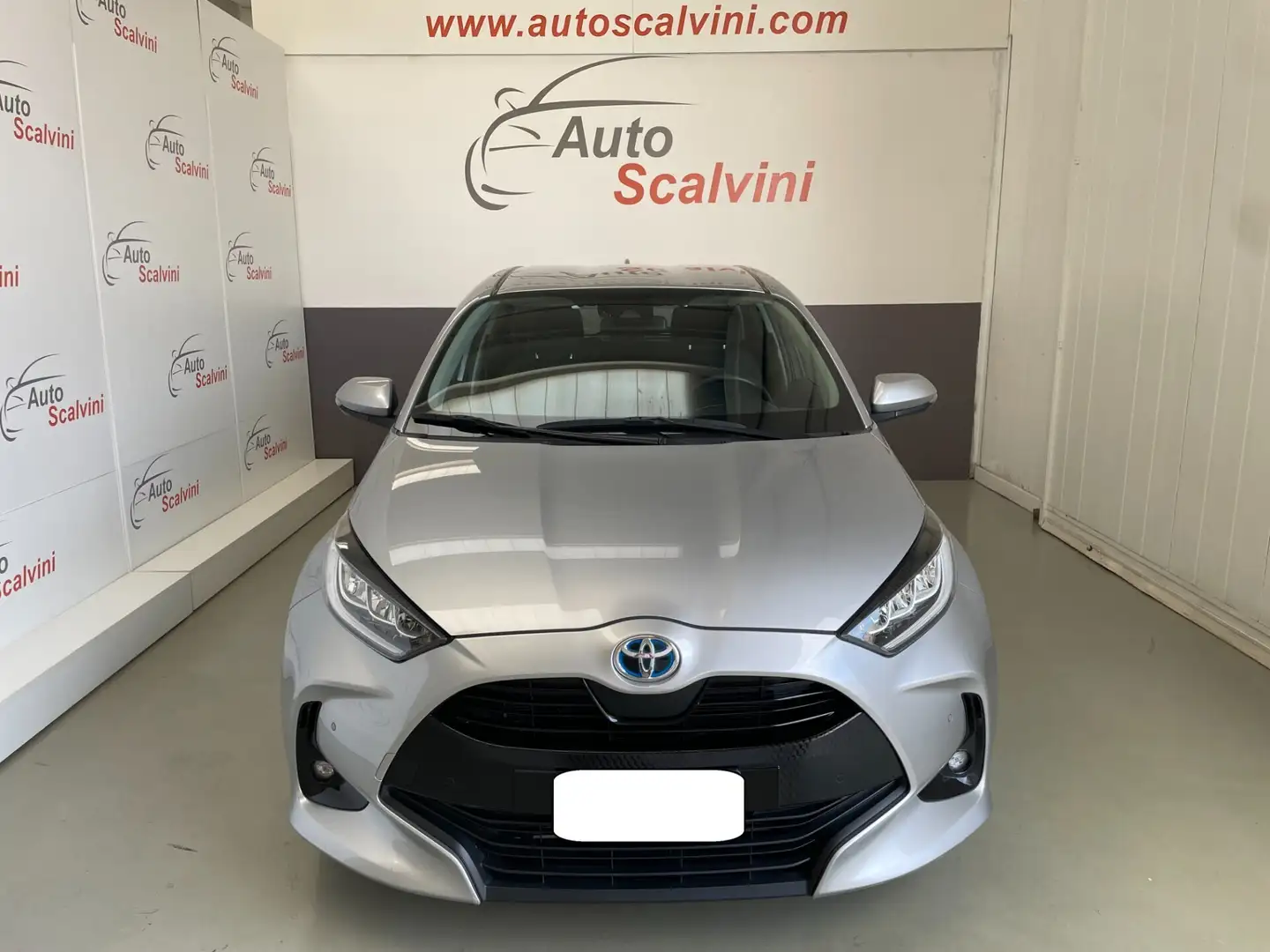 Toyota Yaris 1.5 Hybrid 92 CV 5 porte Trend Gris - 2