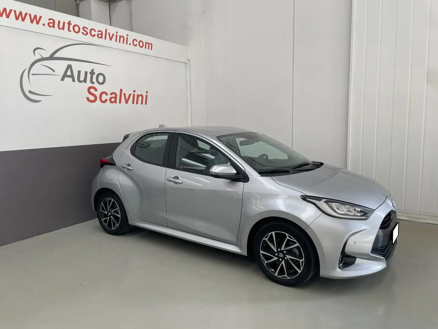 Toyota Yaris 1.5 Hybrid 92 CV 5 porte Trend Gris - 1