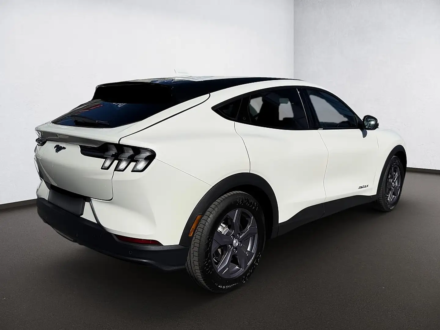 Ford Mustang Mach-E Elektro Extended Range Weiß - 2