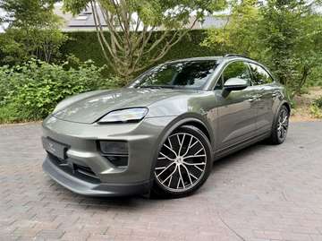 4/100 kWh/Aventurine Green/BOSE/Pano/Surround/Innodrive/Top!