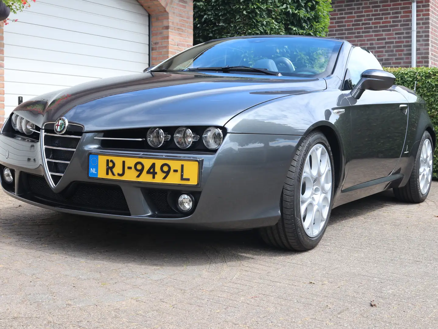 Alfa Romeo Spider Spider 2.2 JTS Grijs - 1
