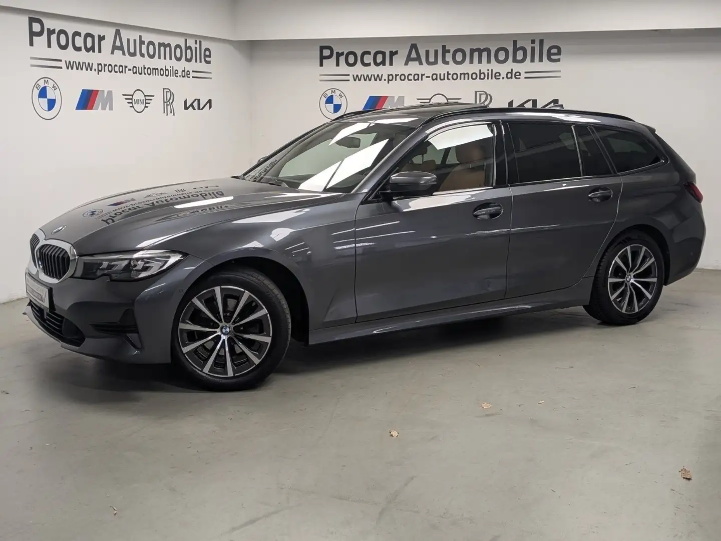 BMW 320 d Touring Pano AHK Pano DA PA DAB LED 17'' Grau - 2