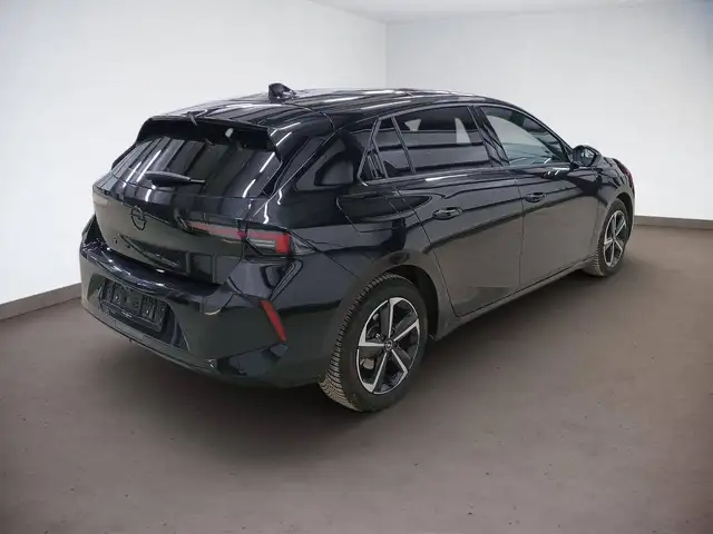 Opel Astra view 5