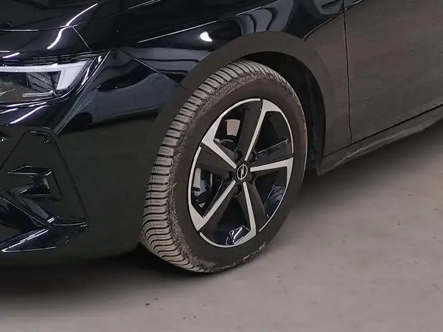 Opel Astra view 8