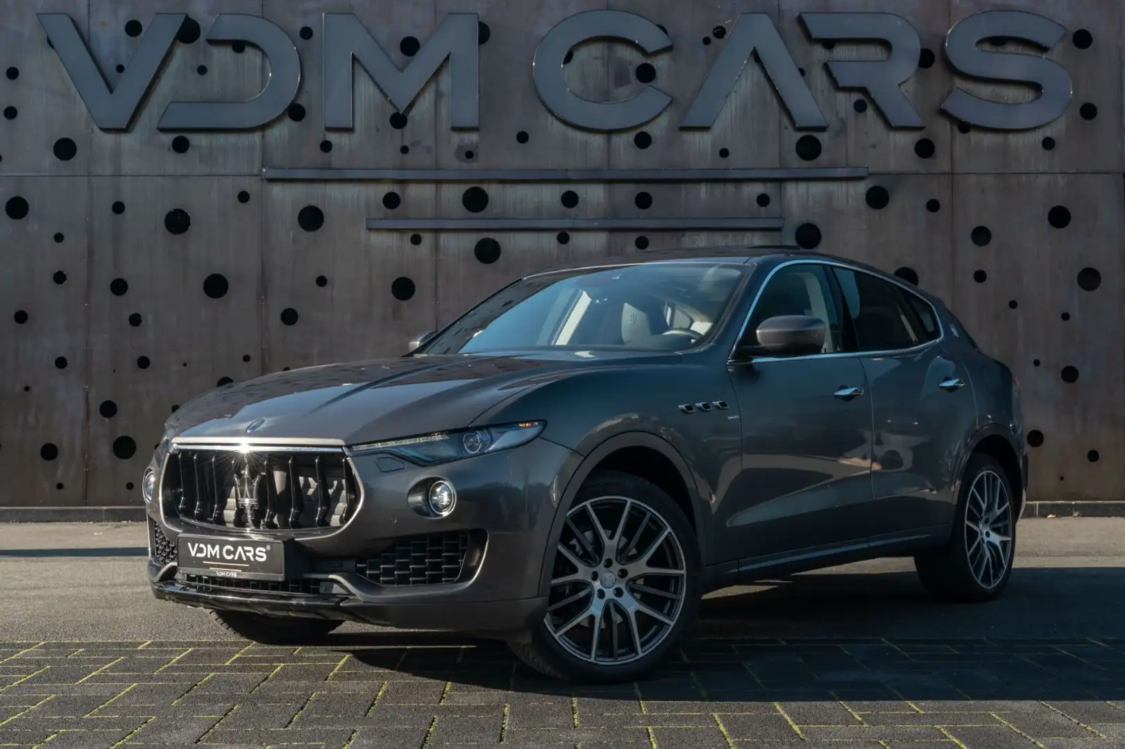 Maserati Levante Diesel *1. HAND*SERVICE NEU*PANO*ACC*360 Gris - 1