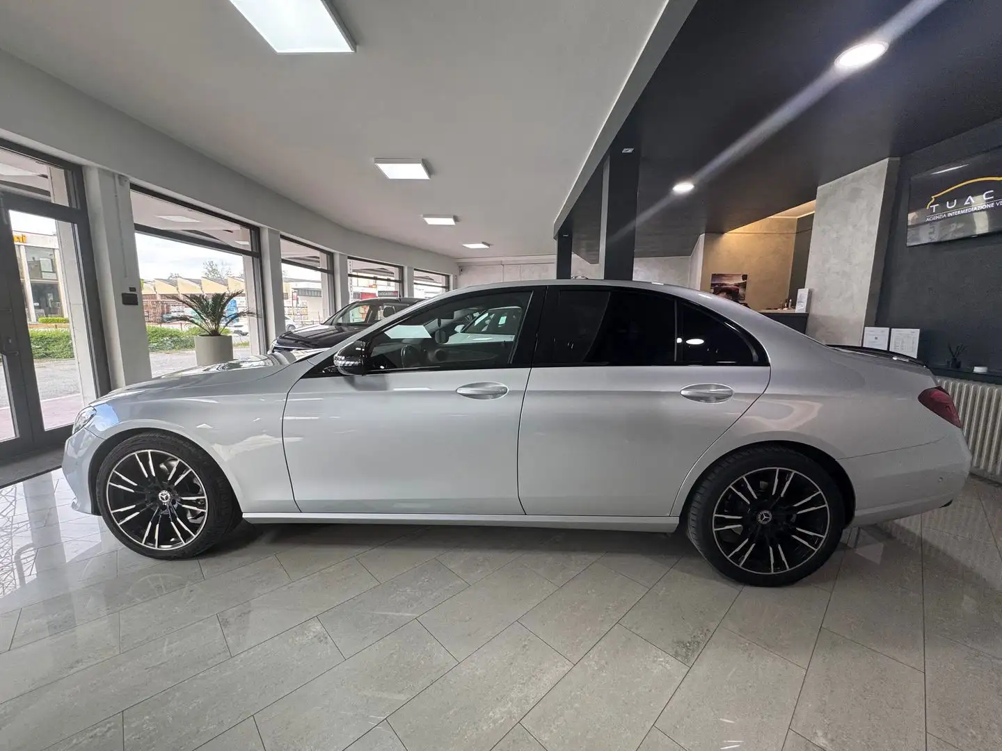 Mercedes-Benz E 220 E-Class E 220 D Business Sport Plateado - 2