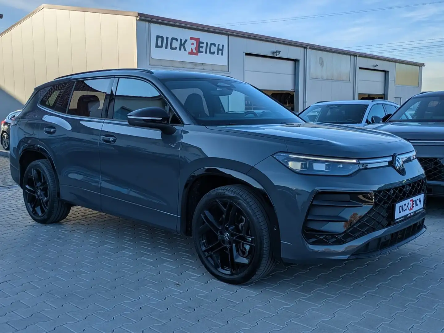 Volkswagen Tayron 2.0 TDI 4M R-Line BLACK*7Si*MATRIX*PANO Gris - 1