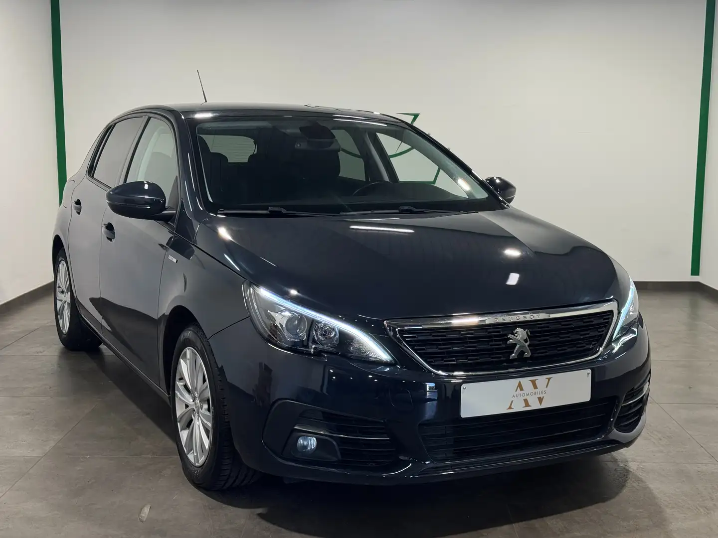 Peugeot 308 ** 1.2 ** Style ** GPS ** Garantie 12 mois ** Gris - 1