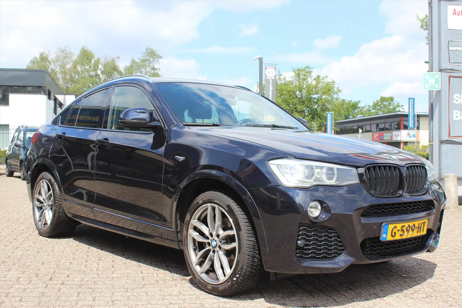 BMW X4 (f26) xDrive 35i 306pk 6-cilinder Aut. M-Sport / H Zwart - 2