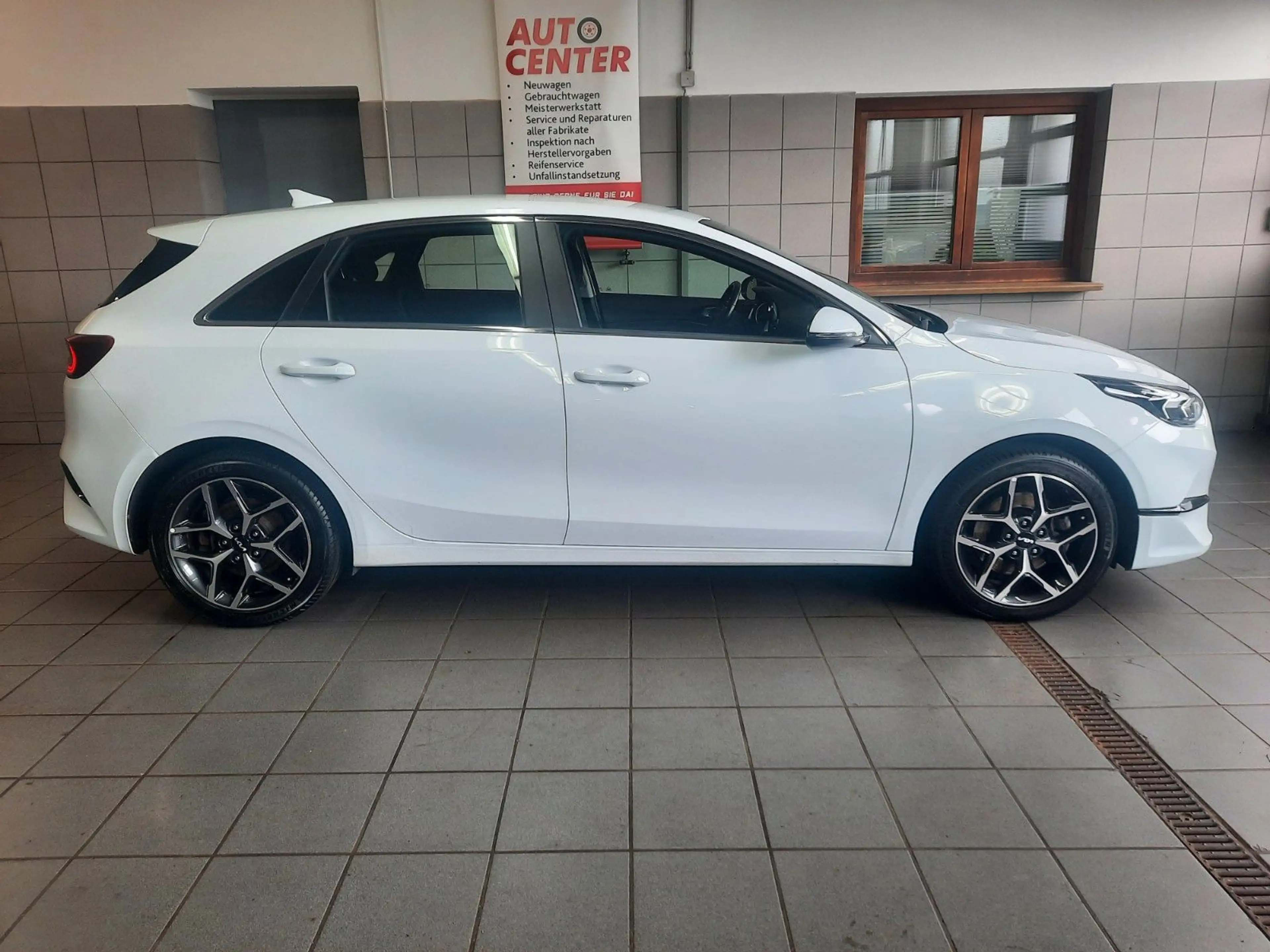 Kia Ceed / cee'd 1.5 T-GDI Spirit — photo 2