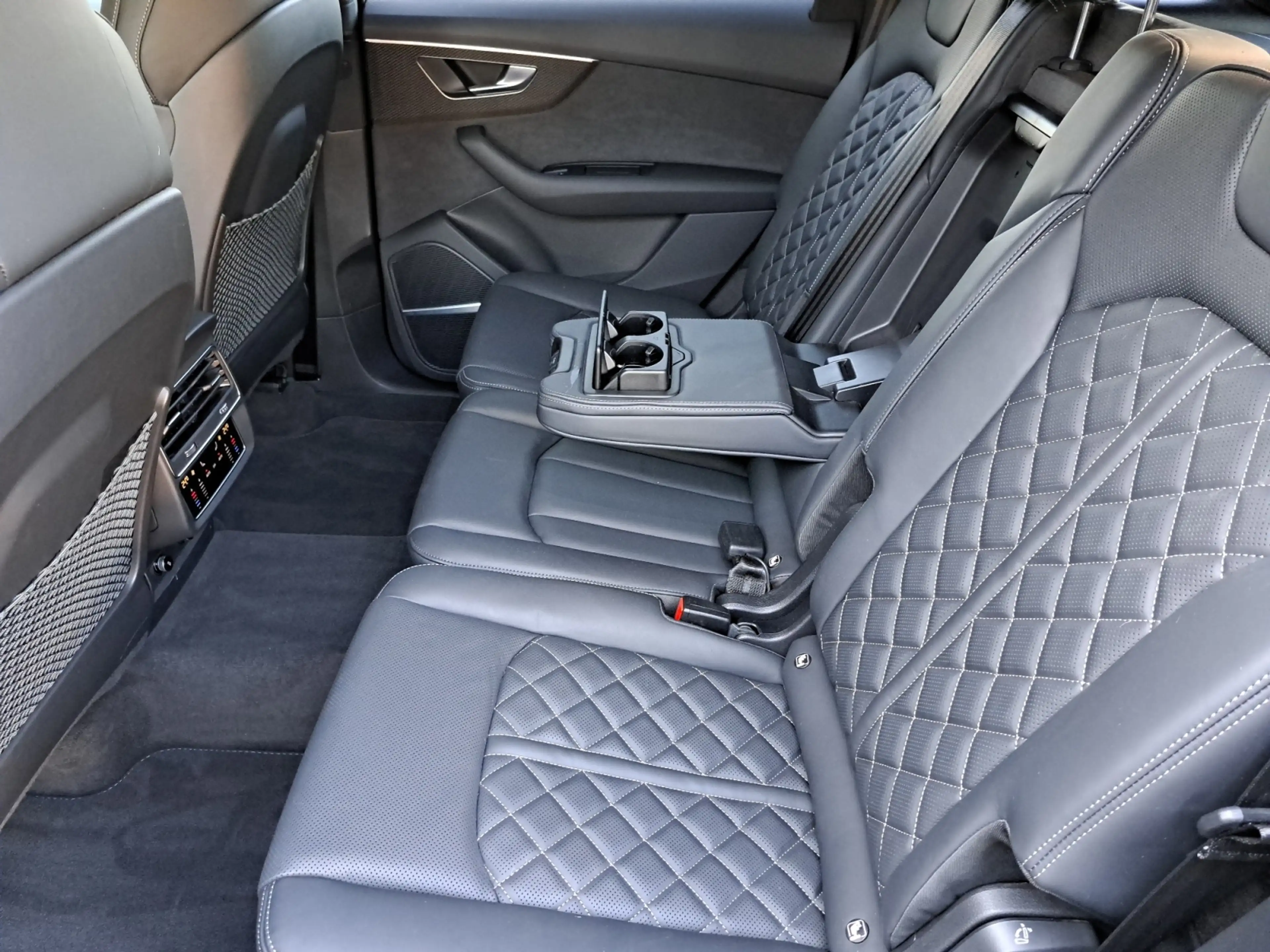 Audi SQ7 comp. plus TFSI quattro tiptr. PANO MATRIX B&O 22 — photo 11