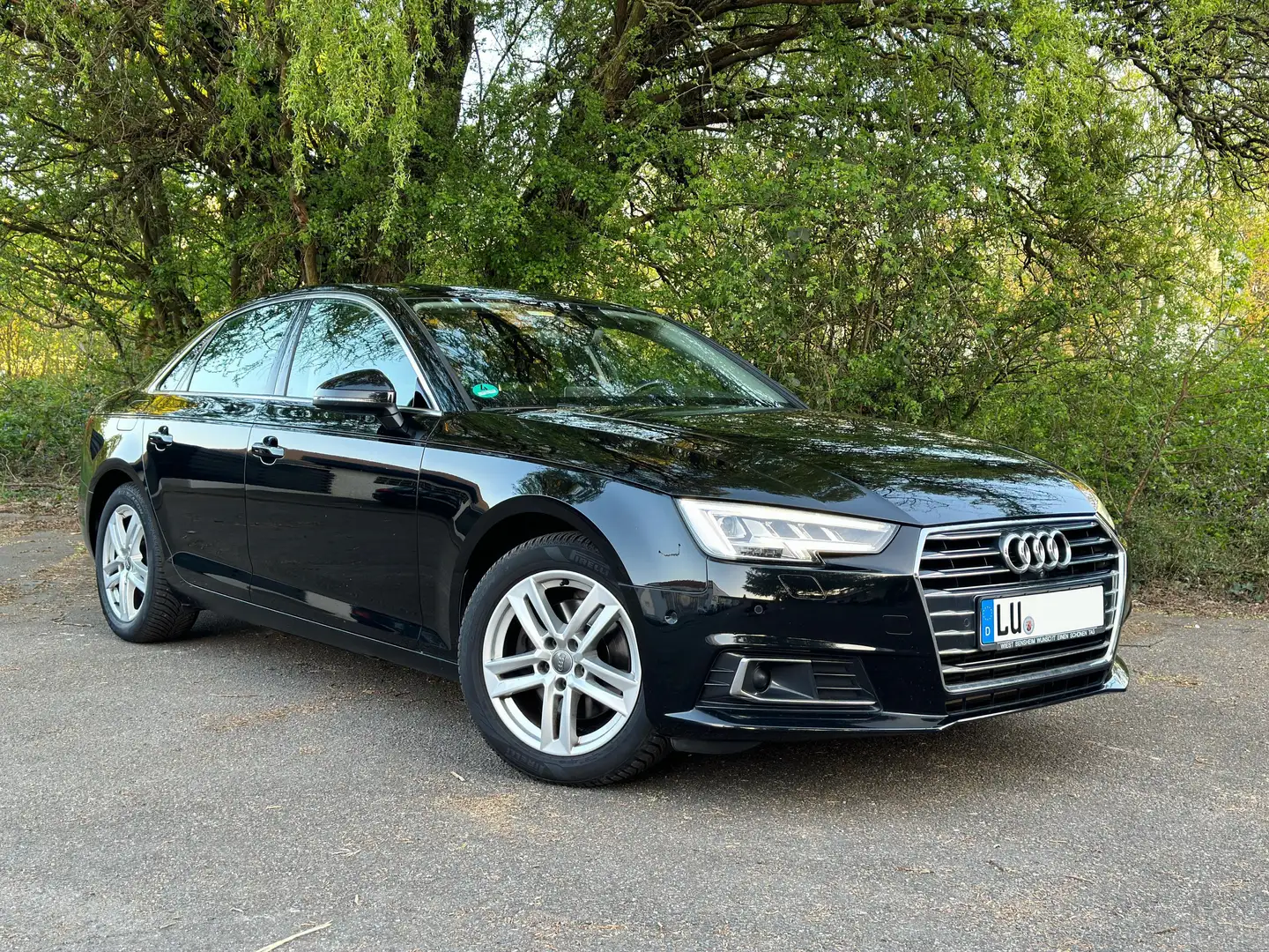 Audi A4 A4 2.0 TFSI ultra S tronic Schwarz - 1