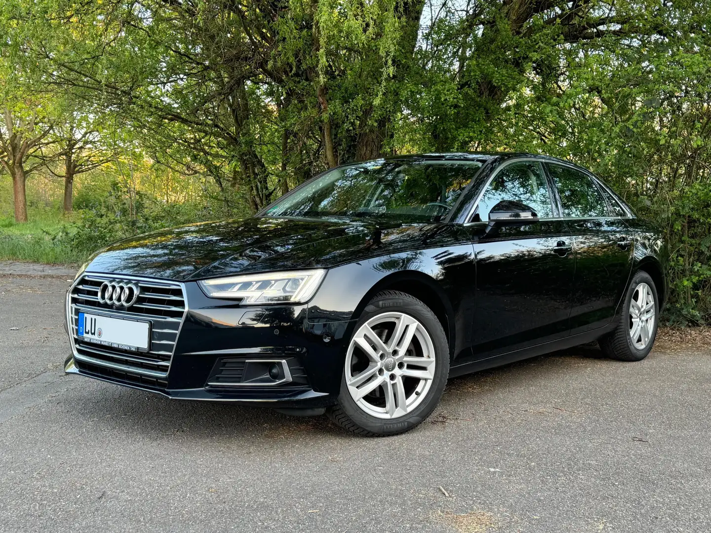 Audi A4 A4 2.0 TFSI ultra S tronic Schwarz - 2